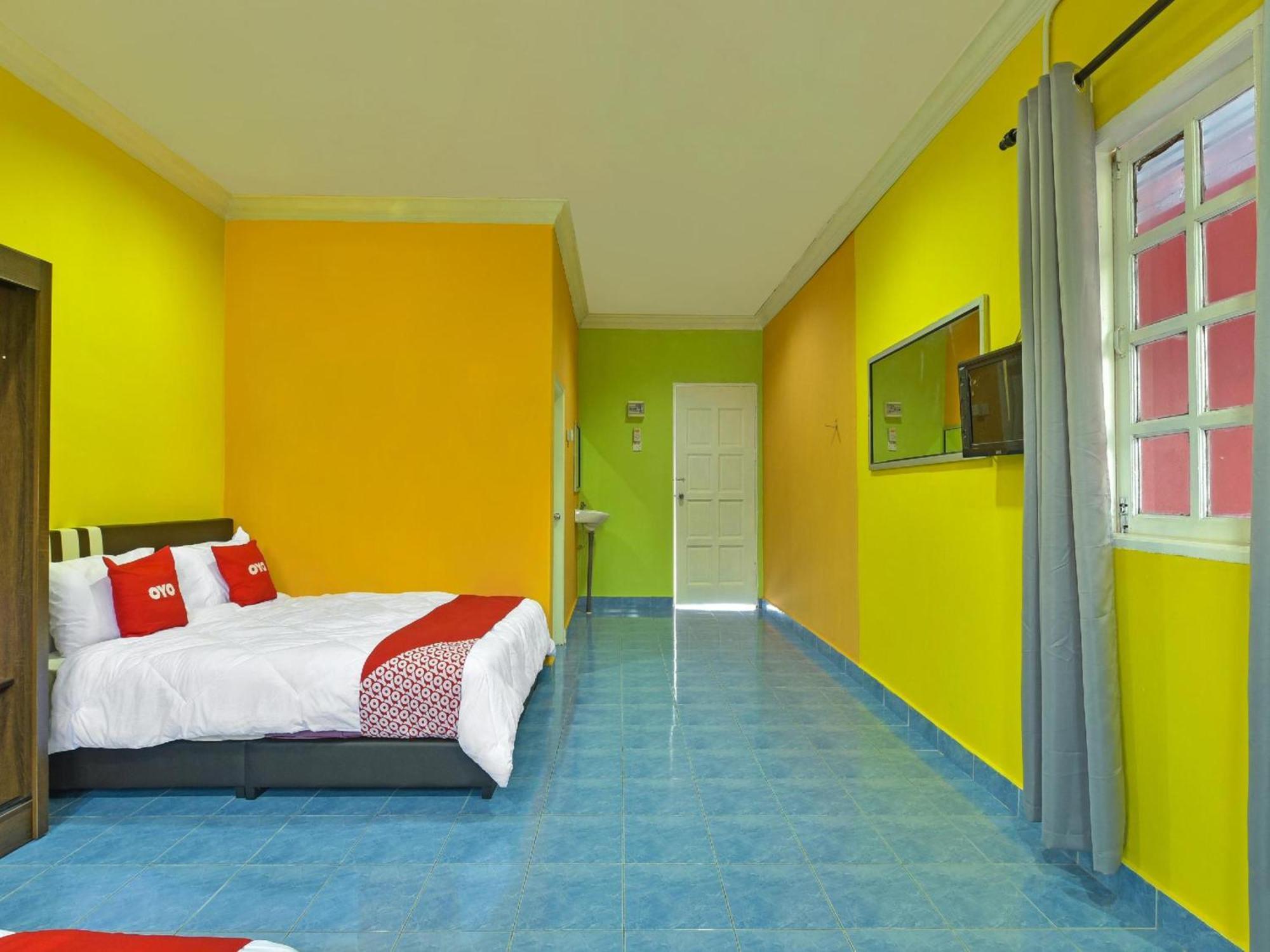 Oyo 90744 Bari Indah Beach Resort Куала-Тренгану Экстерьер фото