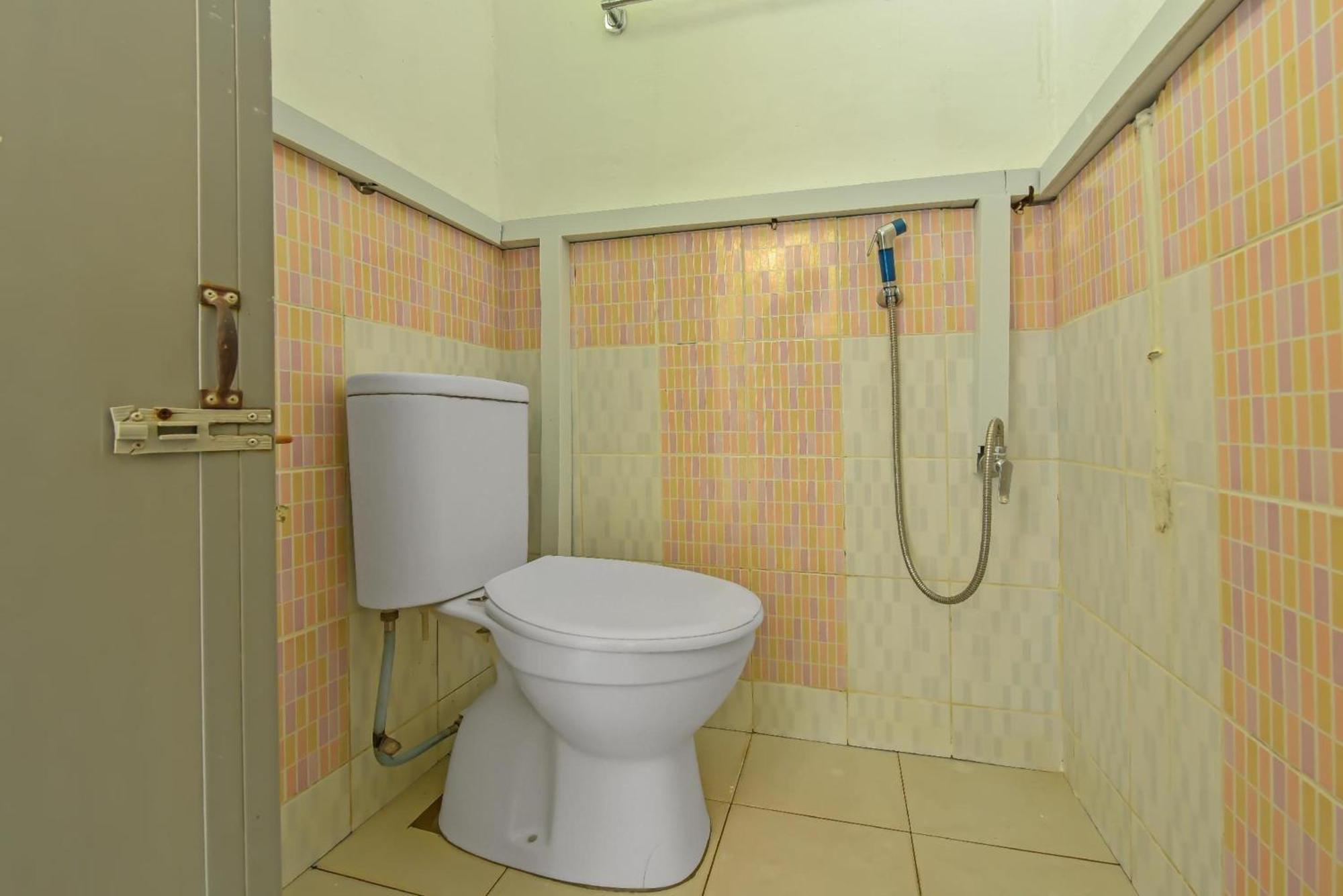 Oyo 90744 Bari Indah Beach Resort Куала-Тренгану Экстерьер фото