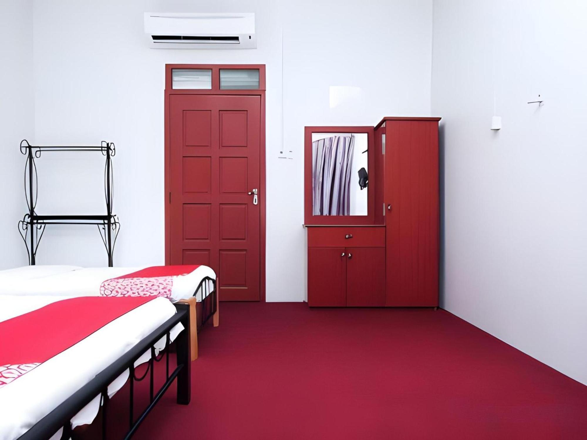 Oyo 90744 Bari Indah Beach Resort Куала-Тренгану Экстерьер фото