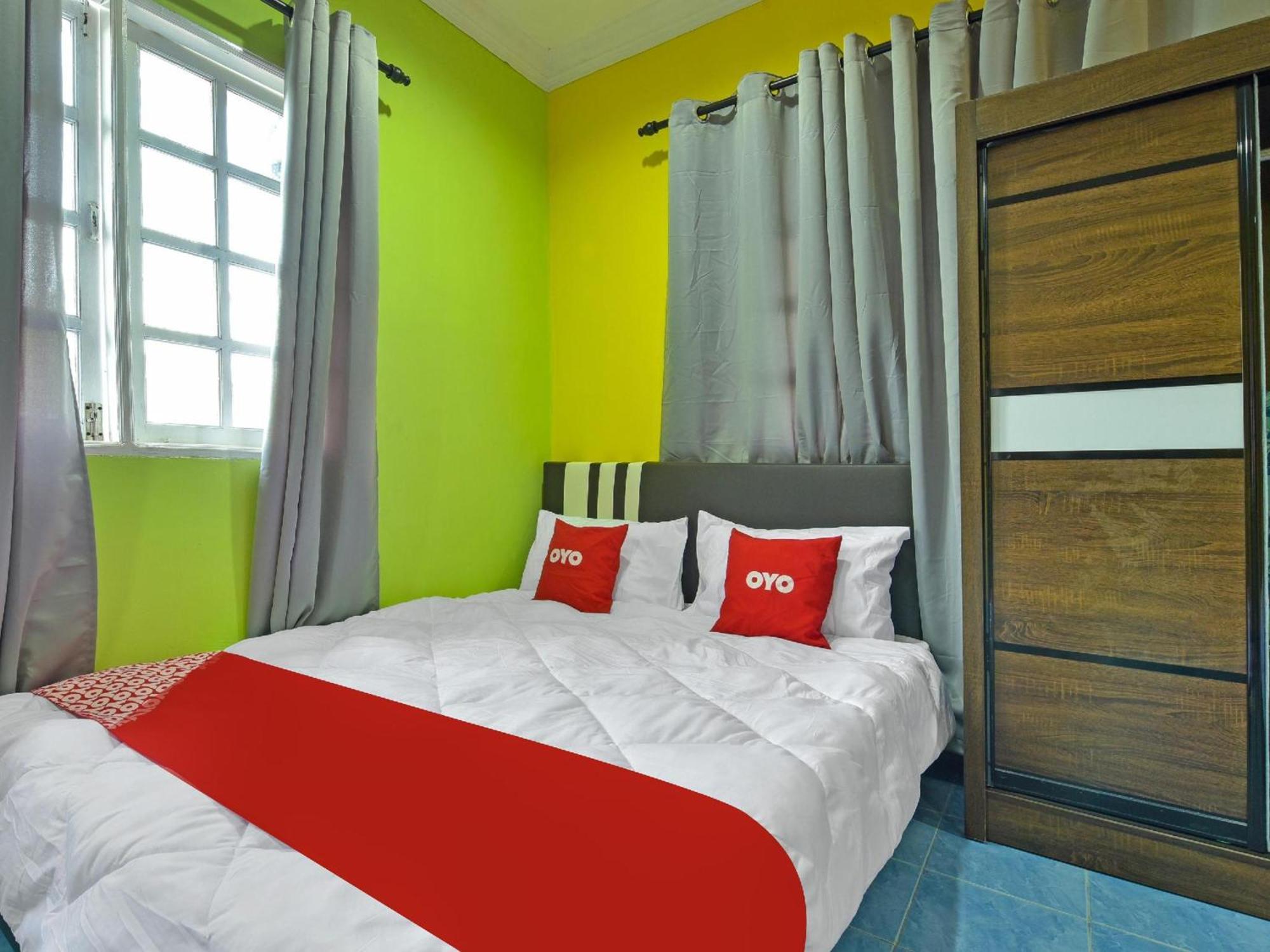 Oyo 90744 Bari Indah Beach Resort Куала-Тренгану Экстерьер фото
