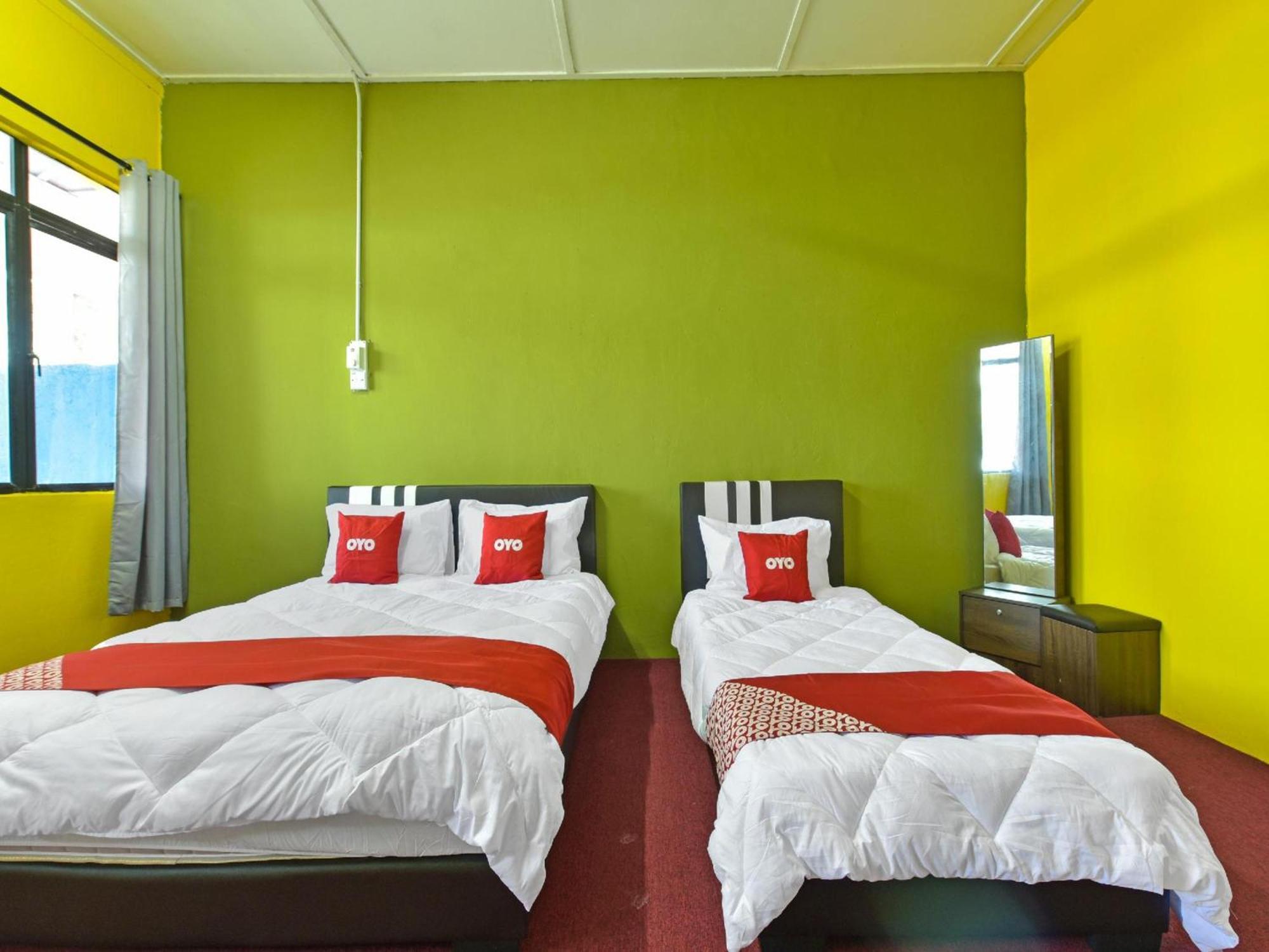 Oyo 90744 Bari Indah Beach Resort Куала-Тренгану Экстерьер фото