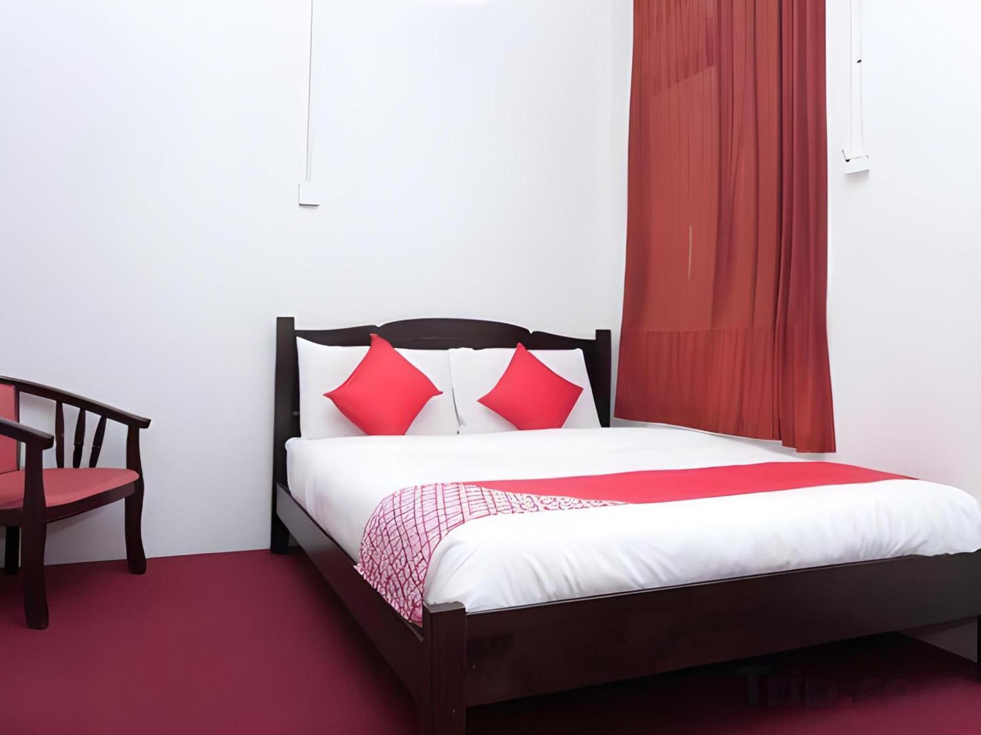 Oyo 90744 Bari Indah Beach Resort Куала-Тренгану Экстерьер фото